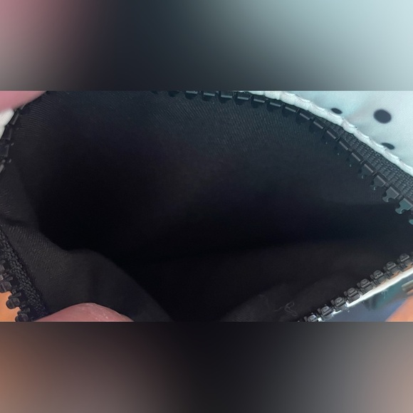 Disney Bioworld Black/White Mickey Mouse Crossbody Bag & Tech Pouch - Picture 7 of 7